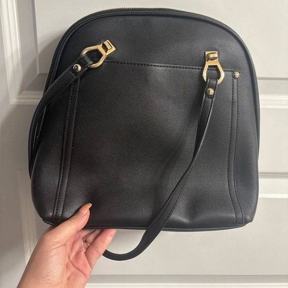 Elegant Black Leather Handbag - Picture 8 of 10